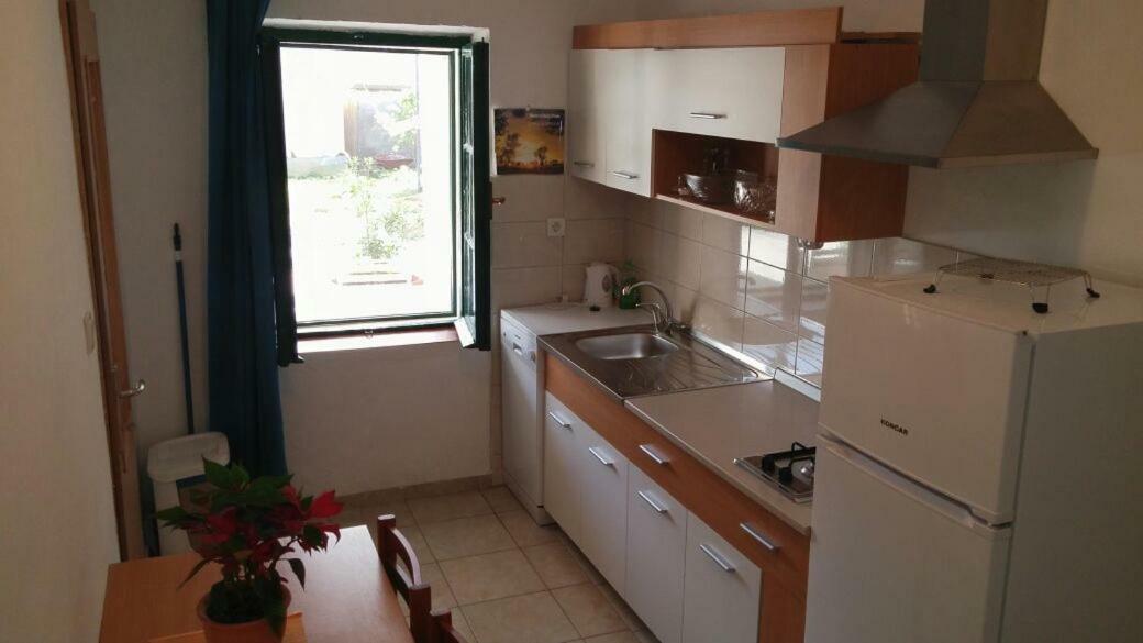 Apartments Viktorija Starigrad Paklenica Exterior foto