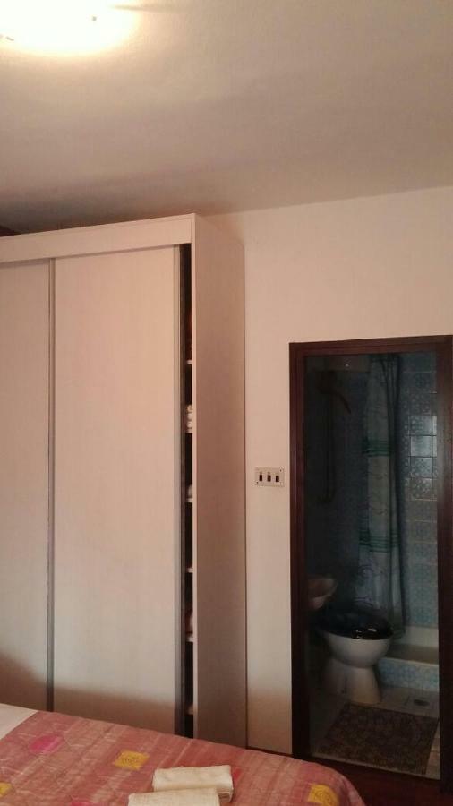 Apartments Viktorija Starigrad Paklenica Exterior foto
